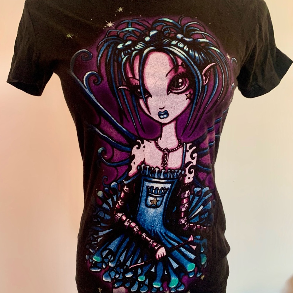Vintage fantasy goth character women’s fitted shirt in size small
